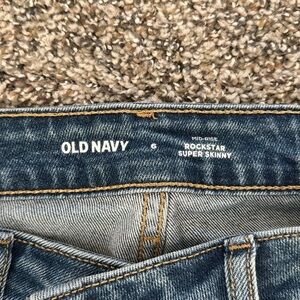 Size 6 Old Navy mid rise rockstar super skinny jeans